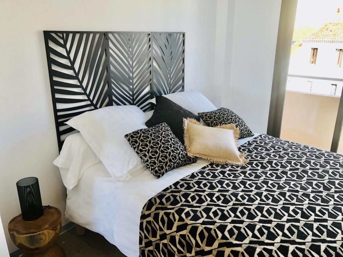 Appartement T3 Lumineux Traversant Totalement Neuf En Face De La Plage Front De Mer Vue Sur Les Iles Vue Mer Panoramique Assuree Residence De La Plage Centre Ville Du Lavandou 3Eme Etage Avec Ascenseur Appartement T3 Le Lavandou Exterior foto