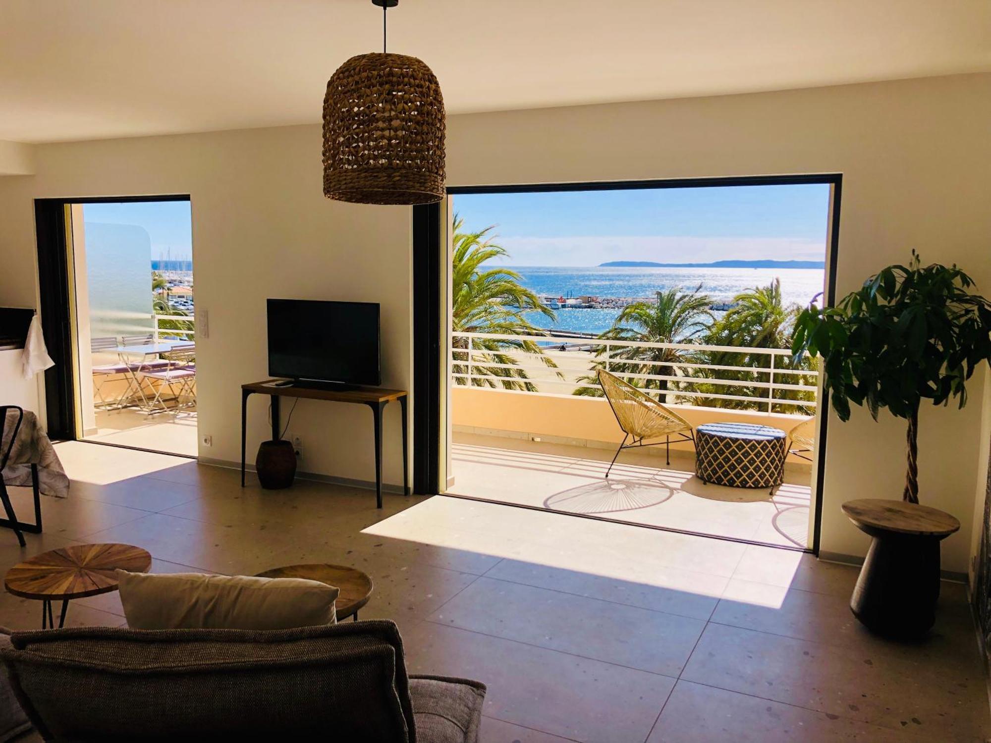 Appartement T3 Lumineux Traversant Totalement Neuf En Face De La Plage Front De Mer Vue Sur Les Iles Vue Mer Panoramique Assuree Residence De La Plage Centre Ville Du Lavandou 3Eme Etage Avec Ascenseur Appartement T3 Le Lavandou Exterior foto
