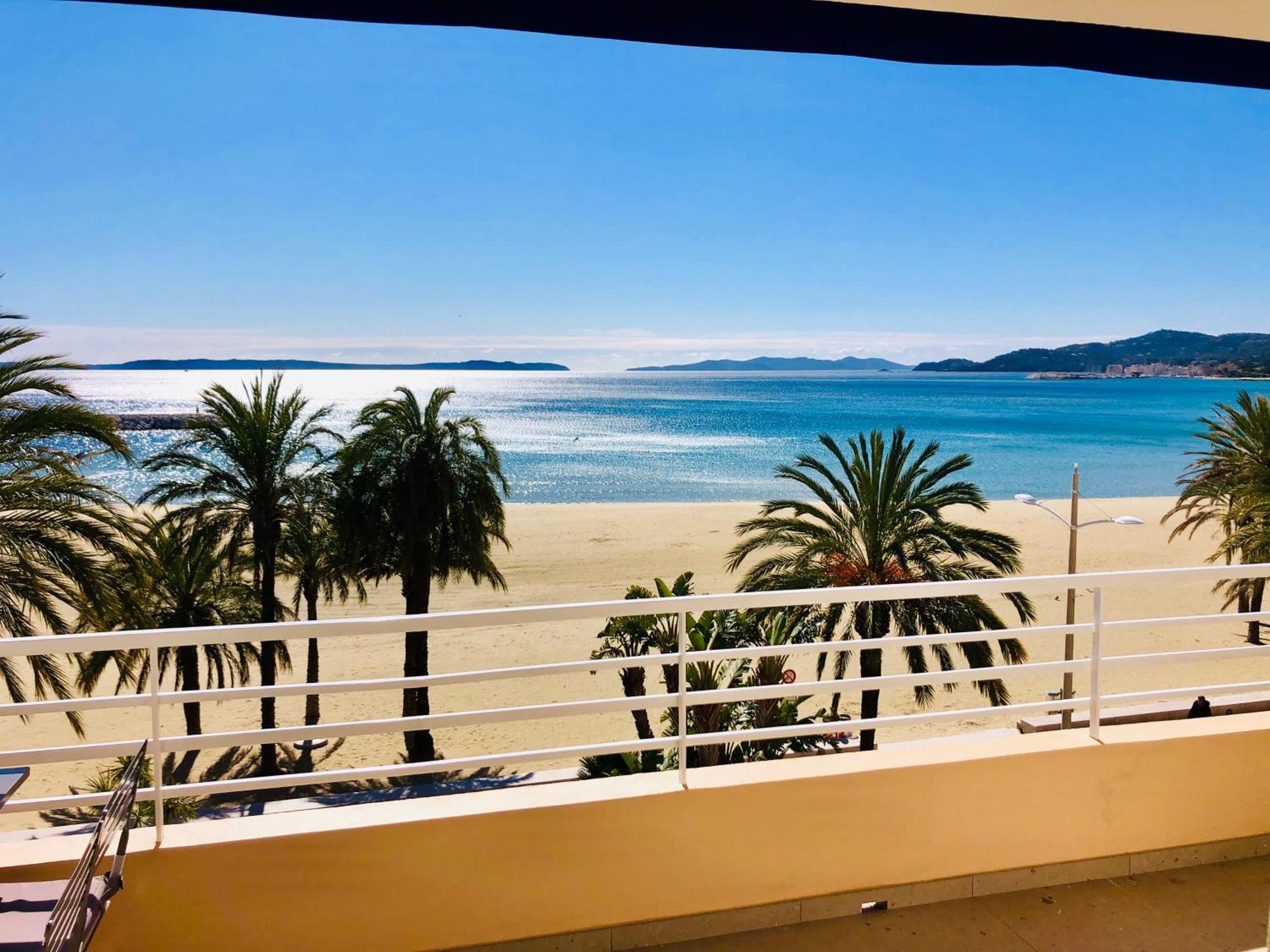 Appartement T3 Lumineux Traversant Totalement Neuf En Face De La Plage Front De Mer Vue Sur Les Iles Vue Mer Panoramique Assuree Residence De La Plage Centre Ville Du Lavandou 3Eme Etage Avec Ascenseur Appartement T3 Le Lavandou Exterior foto