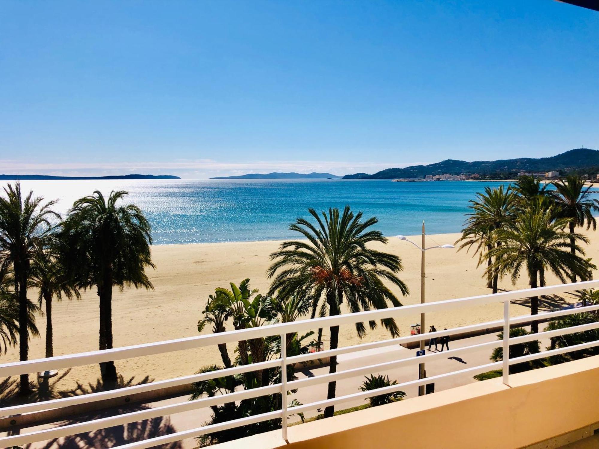 Appartement T3 Lumineux Traversant Totalement Neuf En Face De La Plage Front De Mer Vue Sur Les Iles Vue Mer Panoramique Assuree Residence De La Plage Centre Ville Du Lavandou 3Eme Etage Avec Ascenseur Appartement T3 Le Lavandou Exterior foto